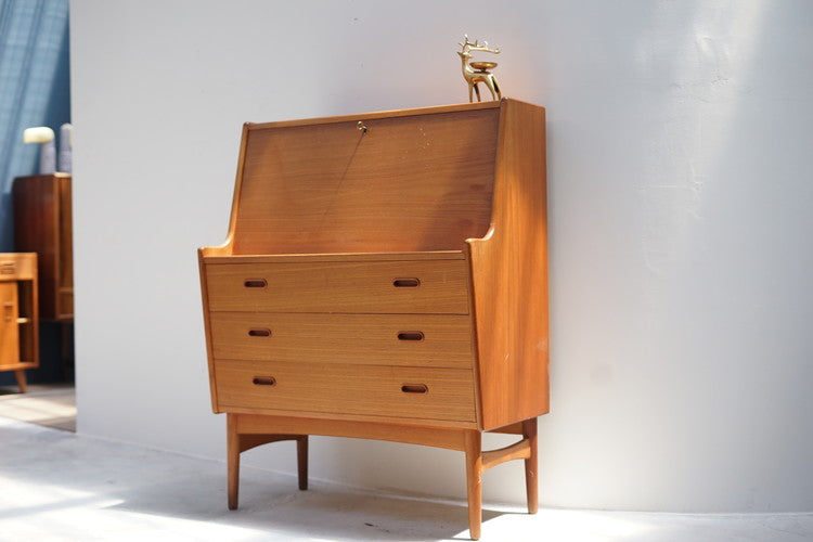 Arne Wahl Iversen Model 37 寫字櫃