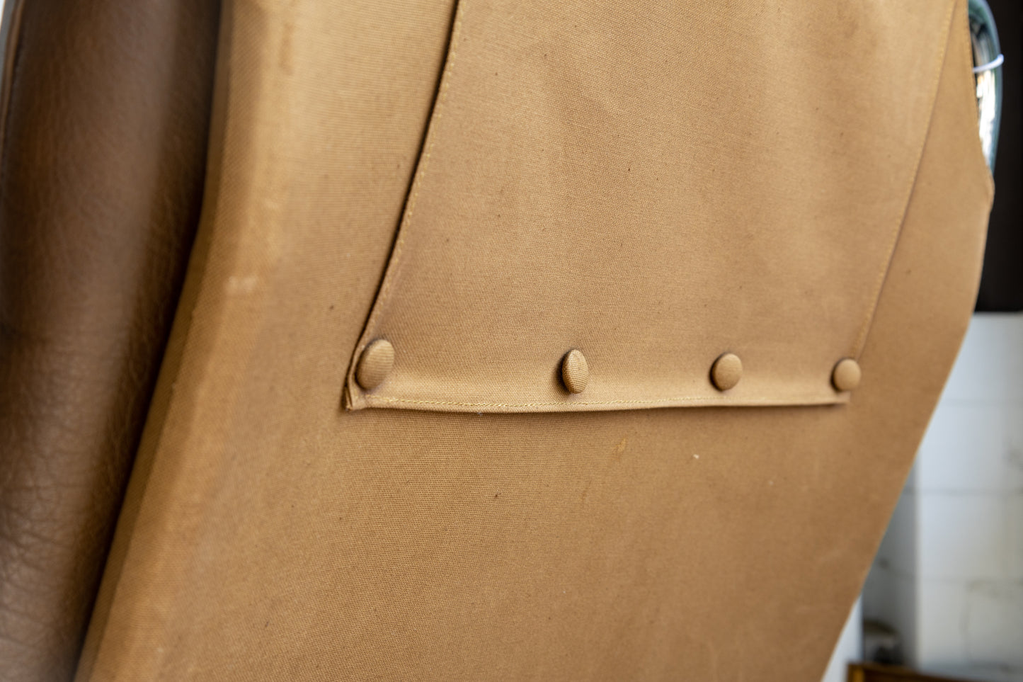 丹麥 現代風 鋼管 皮革 高背休閒椅 OLDANMARK