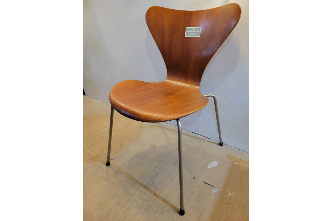 【福利品】Arne Jacobsen Series 7 Chair 02