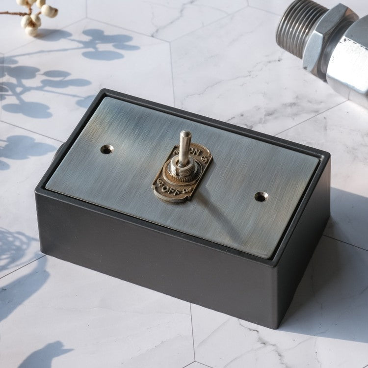 Exposed table-made aluminum box