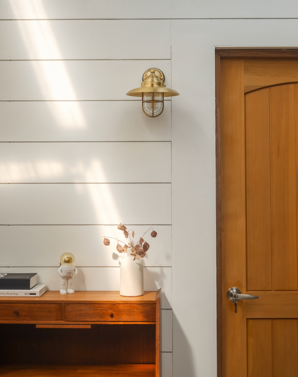 Brass bamboo hat wall lamp