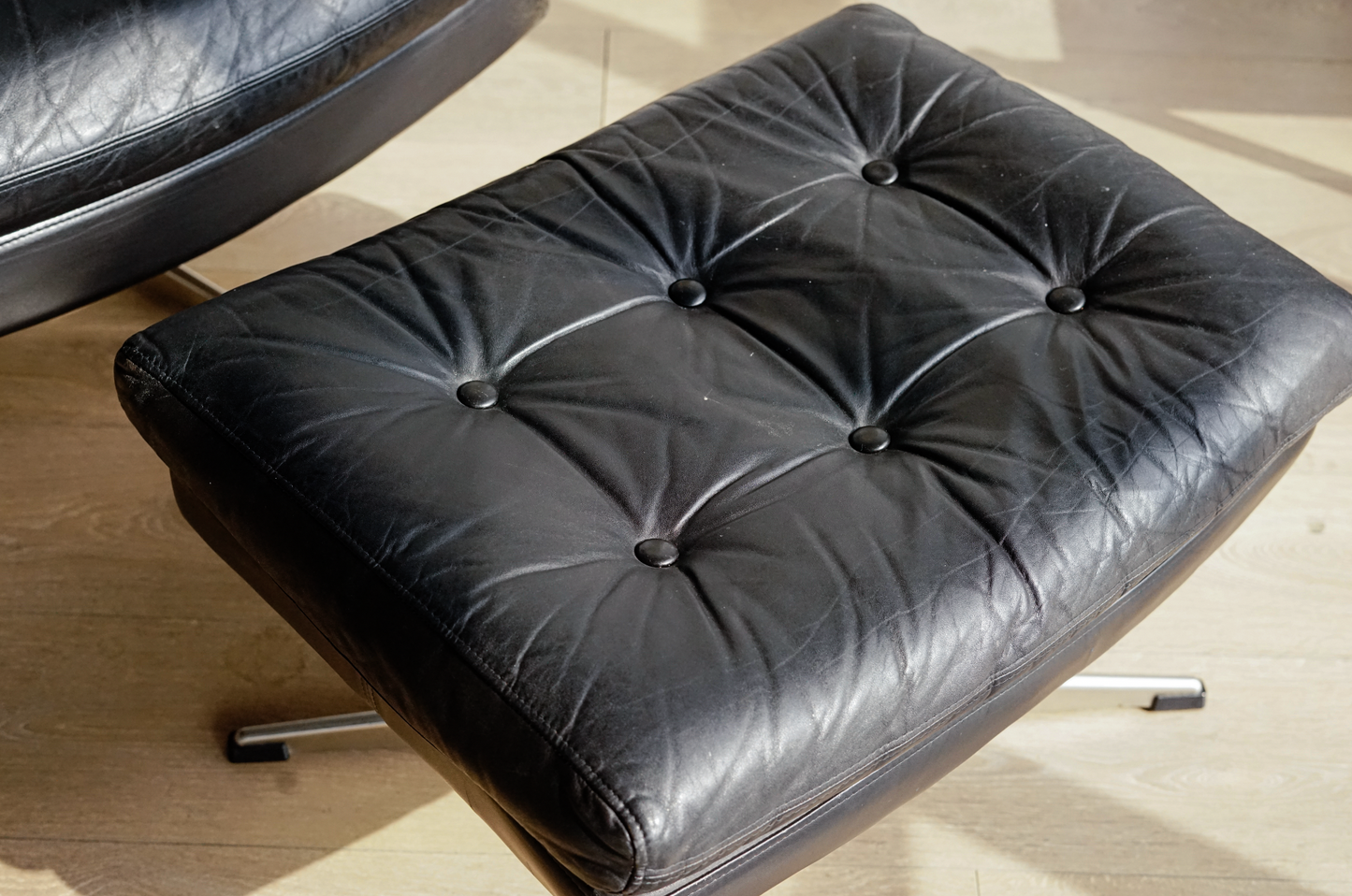 丹麥 純黑皮革 經典 旋轉扶手休閒椅(含腳凳)