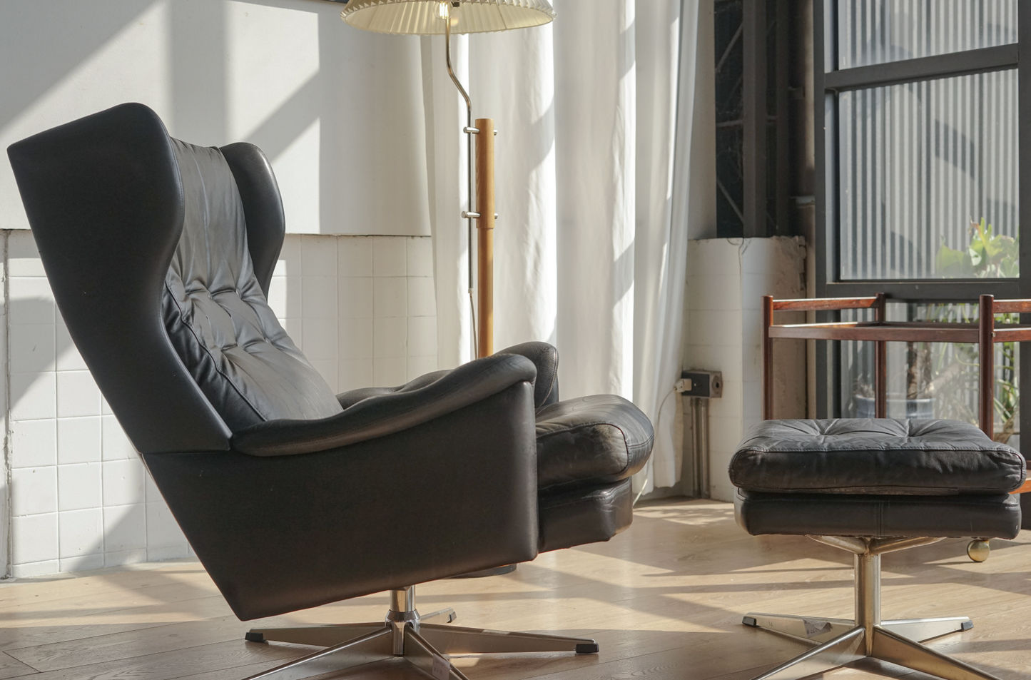 丹麥 純黑皮革 經典 旋轉扶手休閒椅(含腳凳)