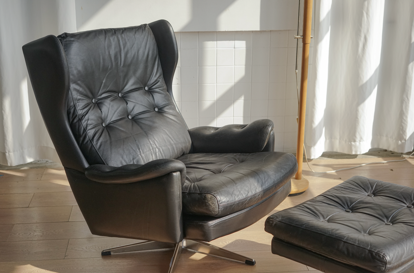 丹麥 純黑皮革 經典 旋轉扶手休閒椅(含腳凳)