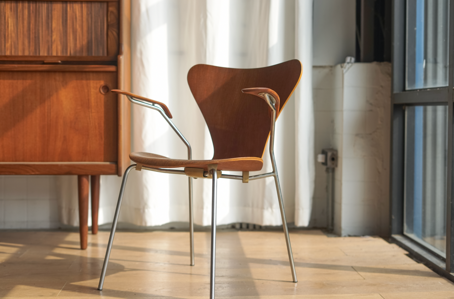 Arne Jacobsen Model 3207 柚木 扶手椅