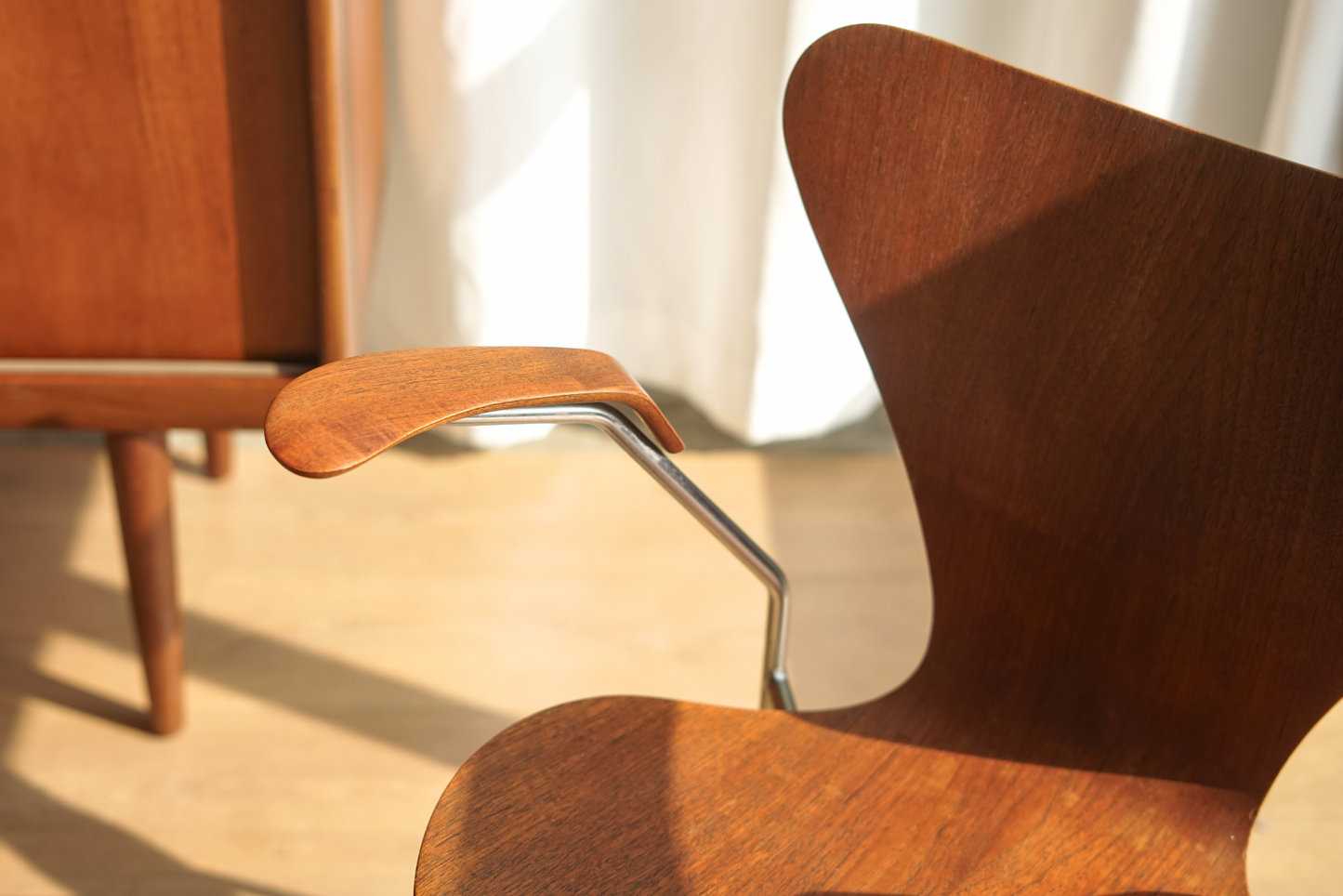 Arne Jacobsen Model 3207 柚木 扶手椅