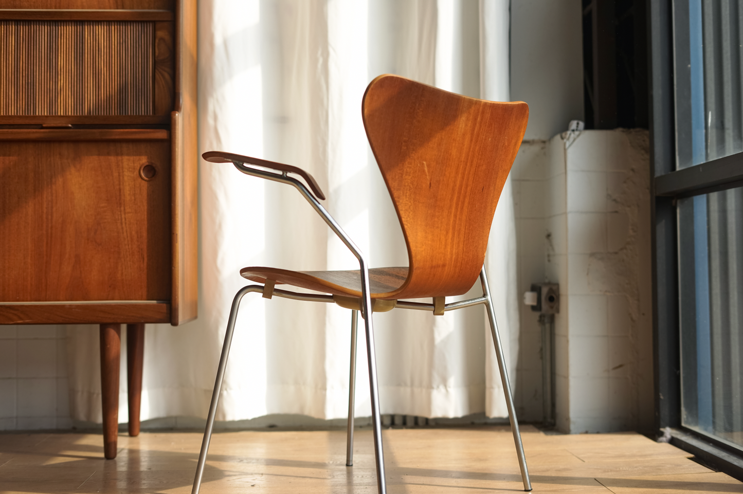 Arne Jacobsen Model 3207 柚木 扶手椅
