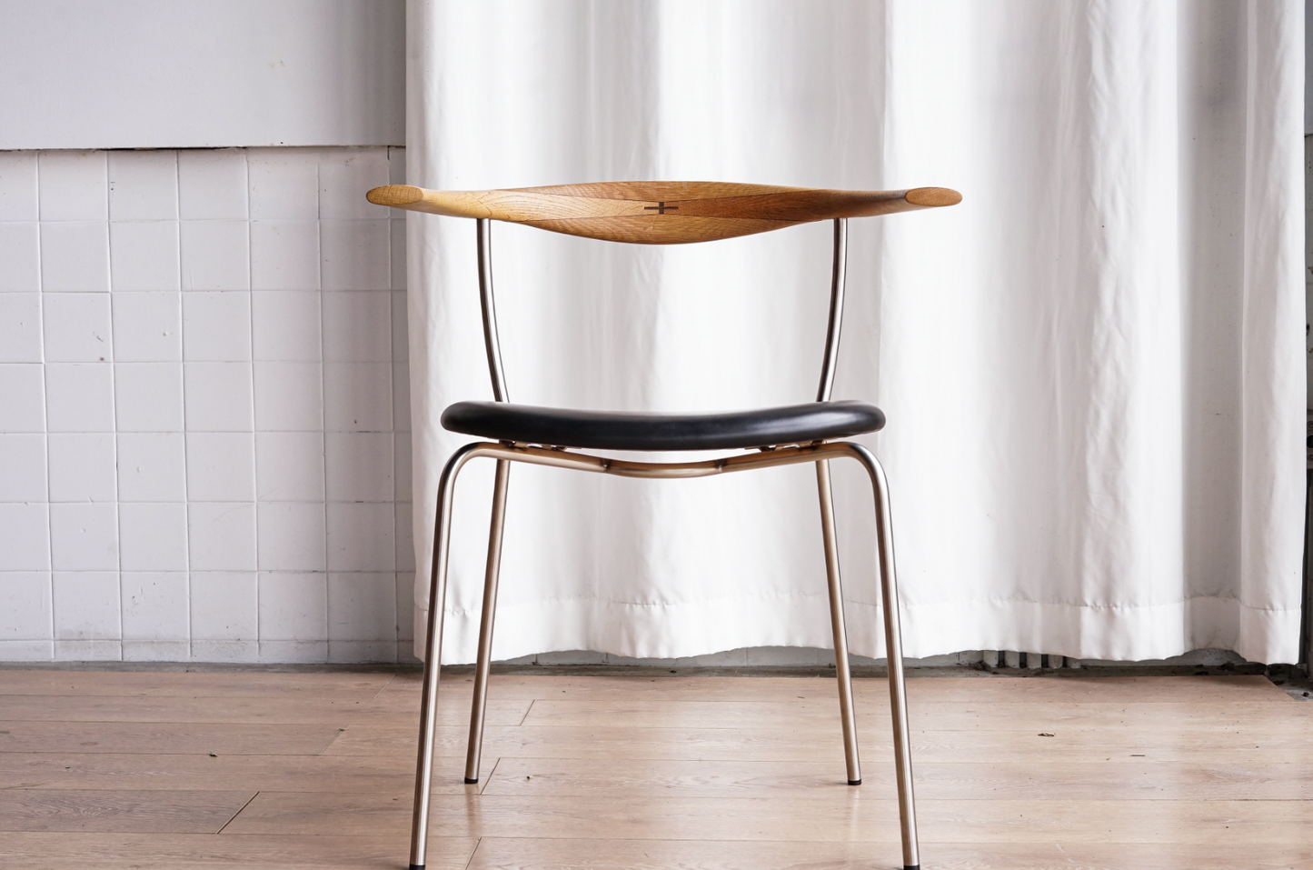PP701 Minimal Chair