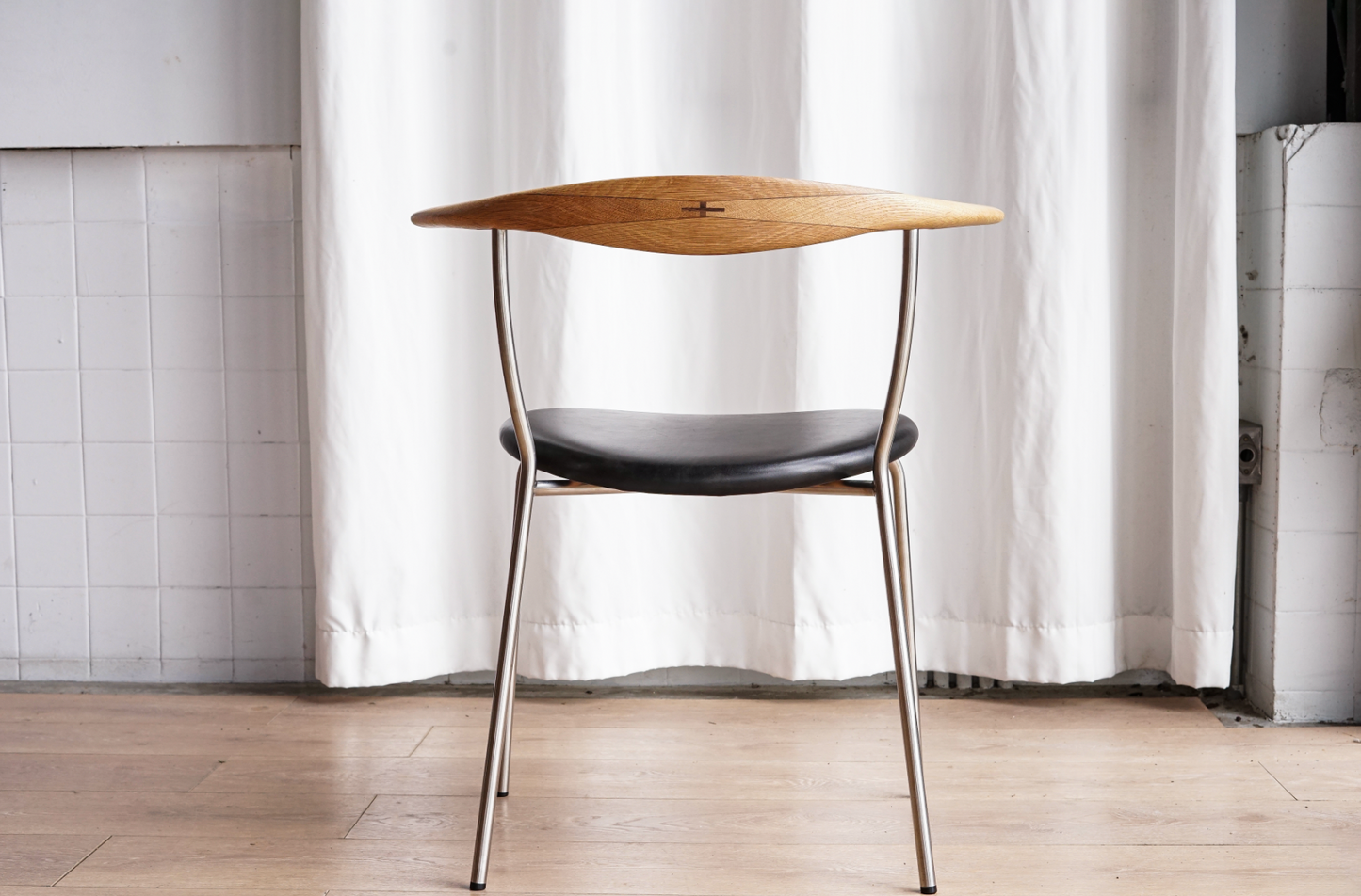 PP701 Minimal Chair