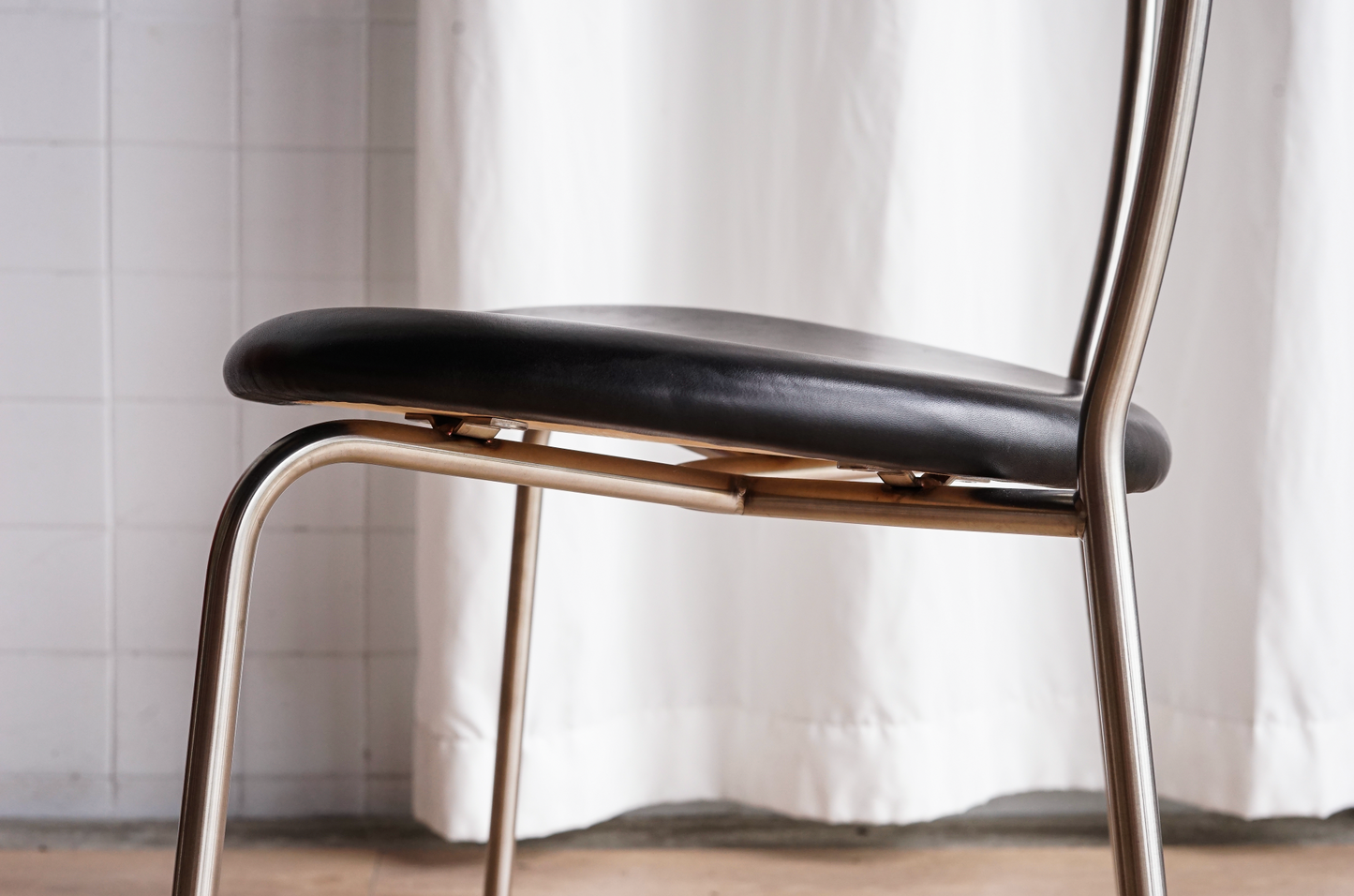 PP701 Minimal Chair