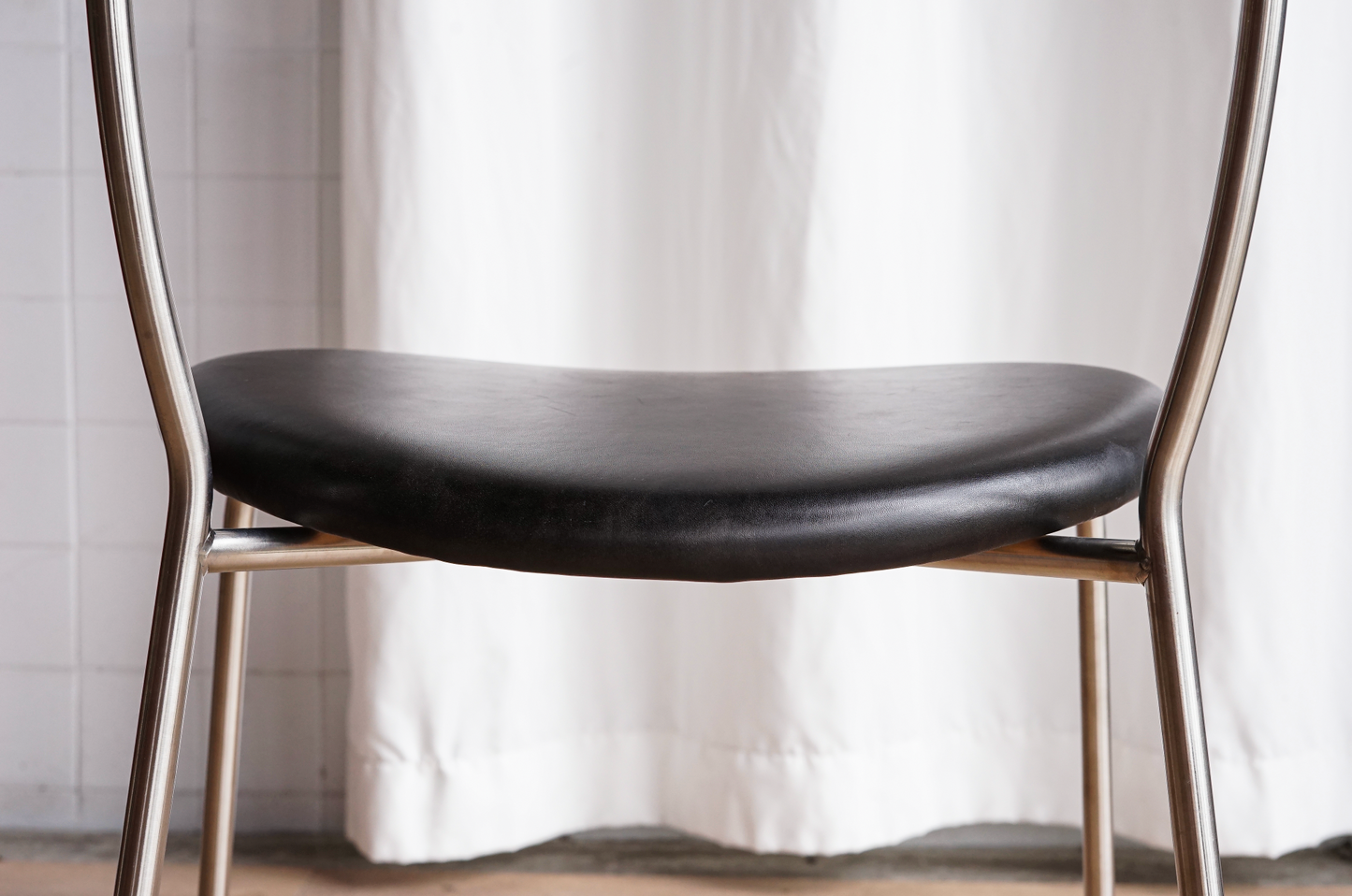 PP701 Minimal Chair