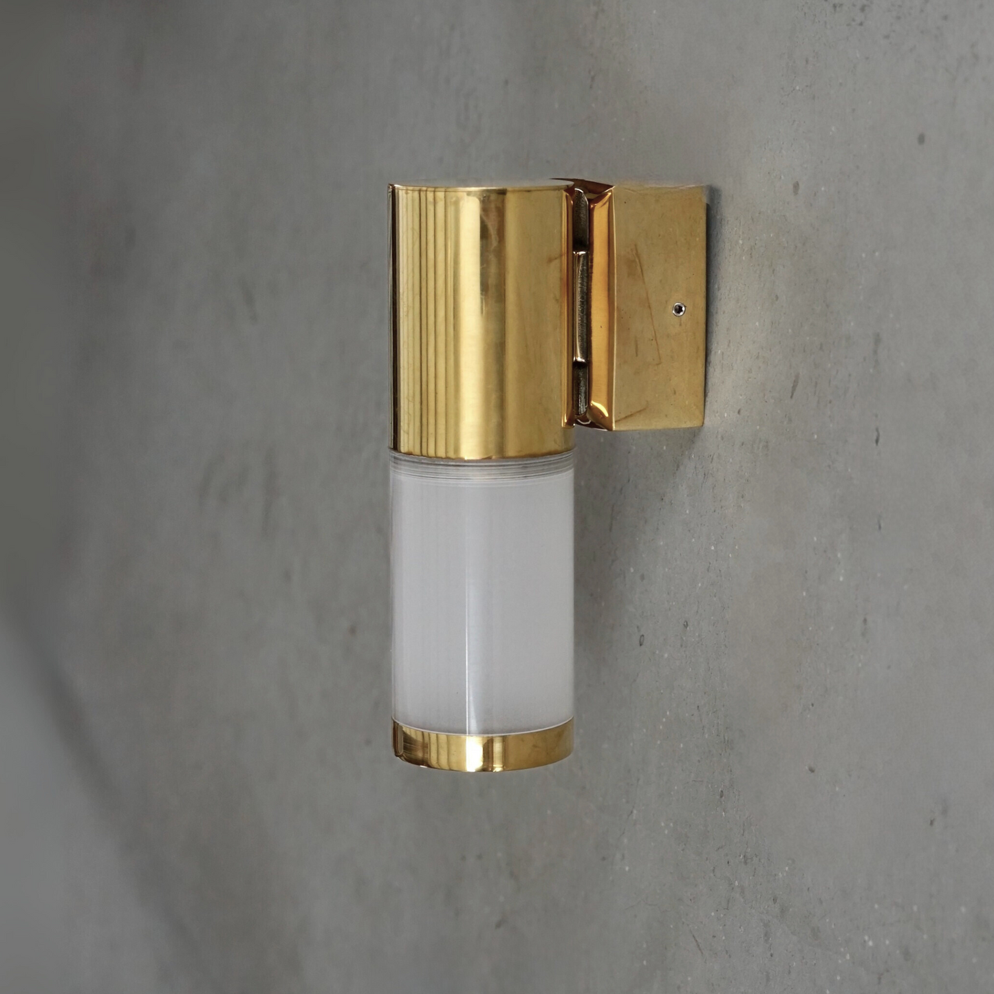 Elegant Brass Wall Washer