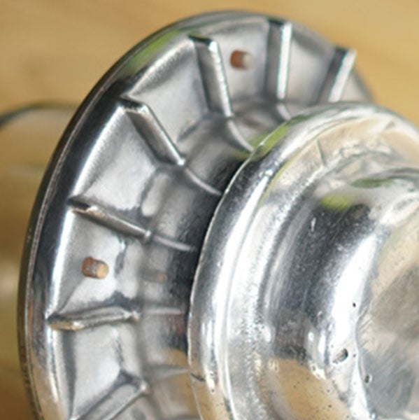 Cast aluminum right angle wall light