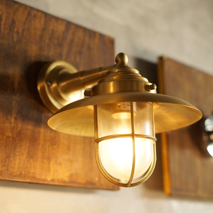 Brass bamboo hat wall lamp