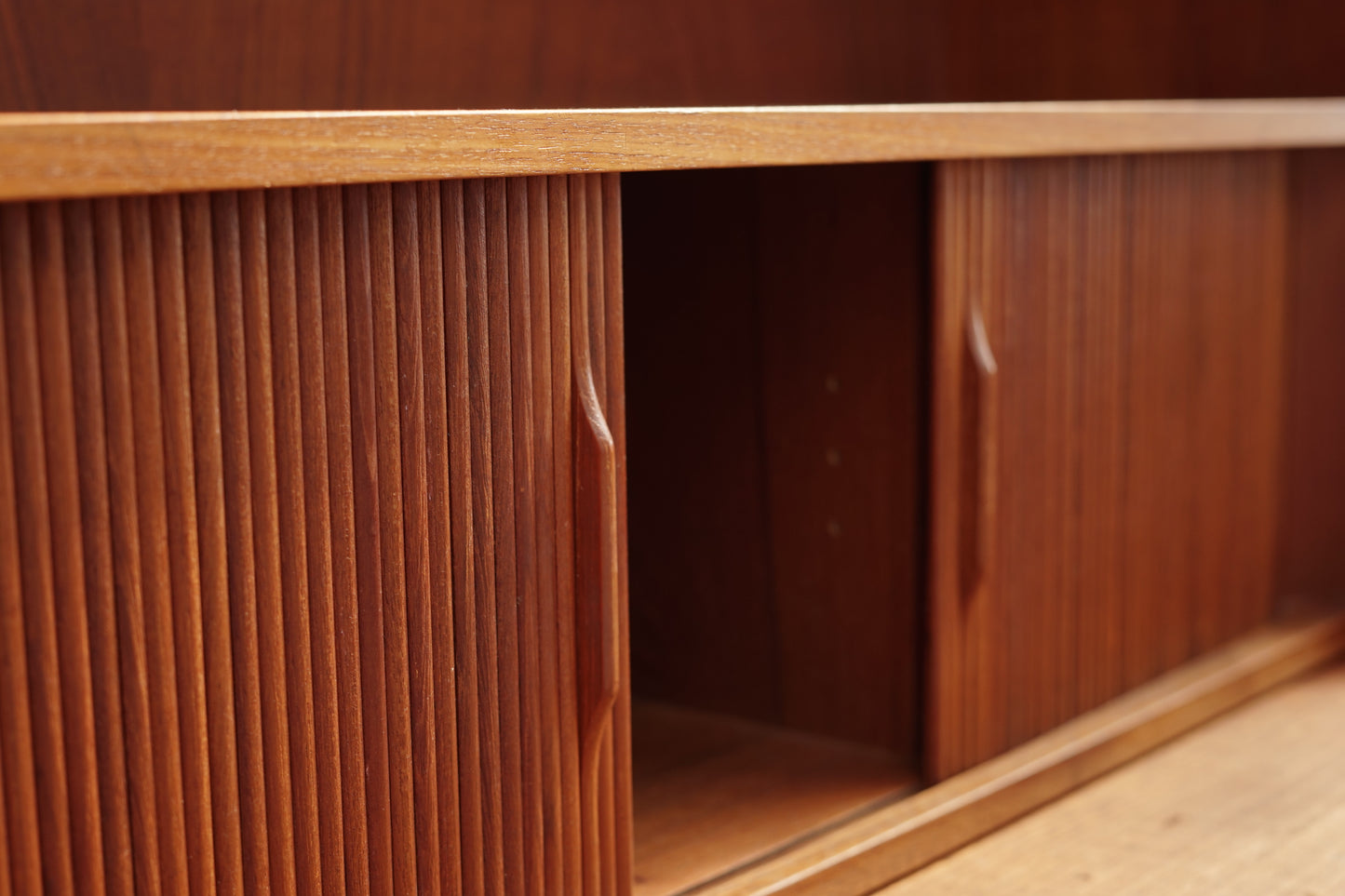 Johannes Sorth 柚木 捲簾 高書櫃