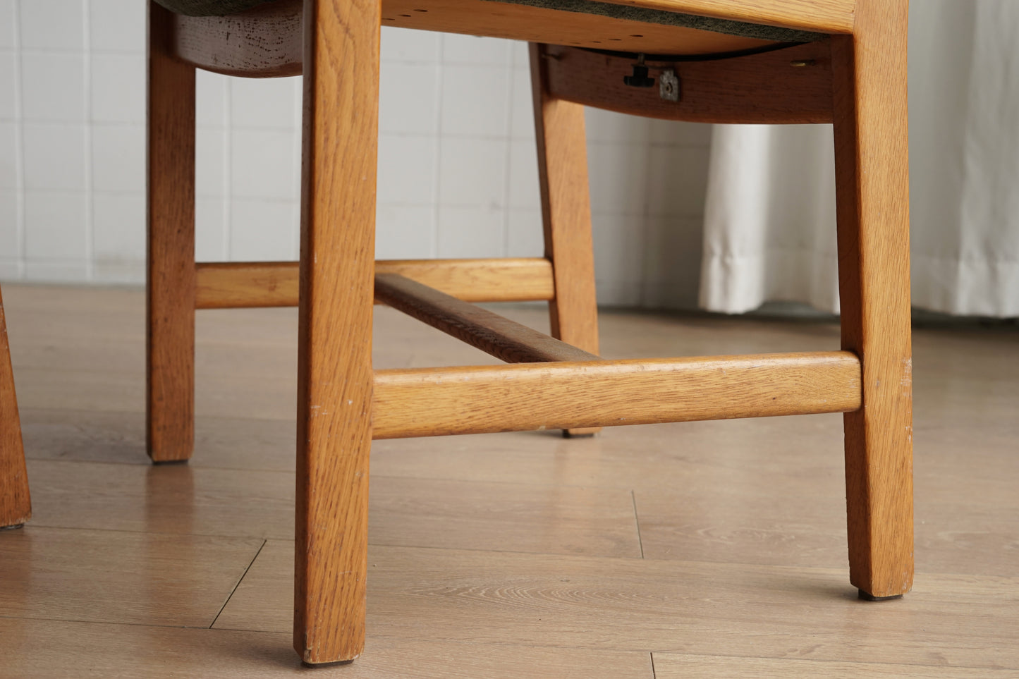 丹麥 Hans J. Wegner 橡木 綠布 無扶手 軟墊椅