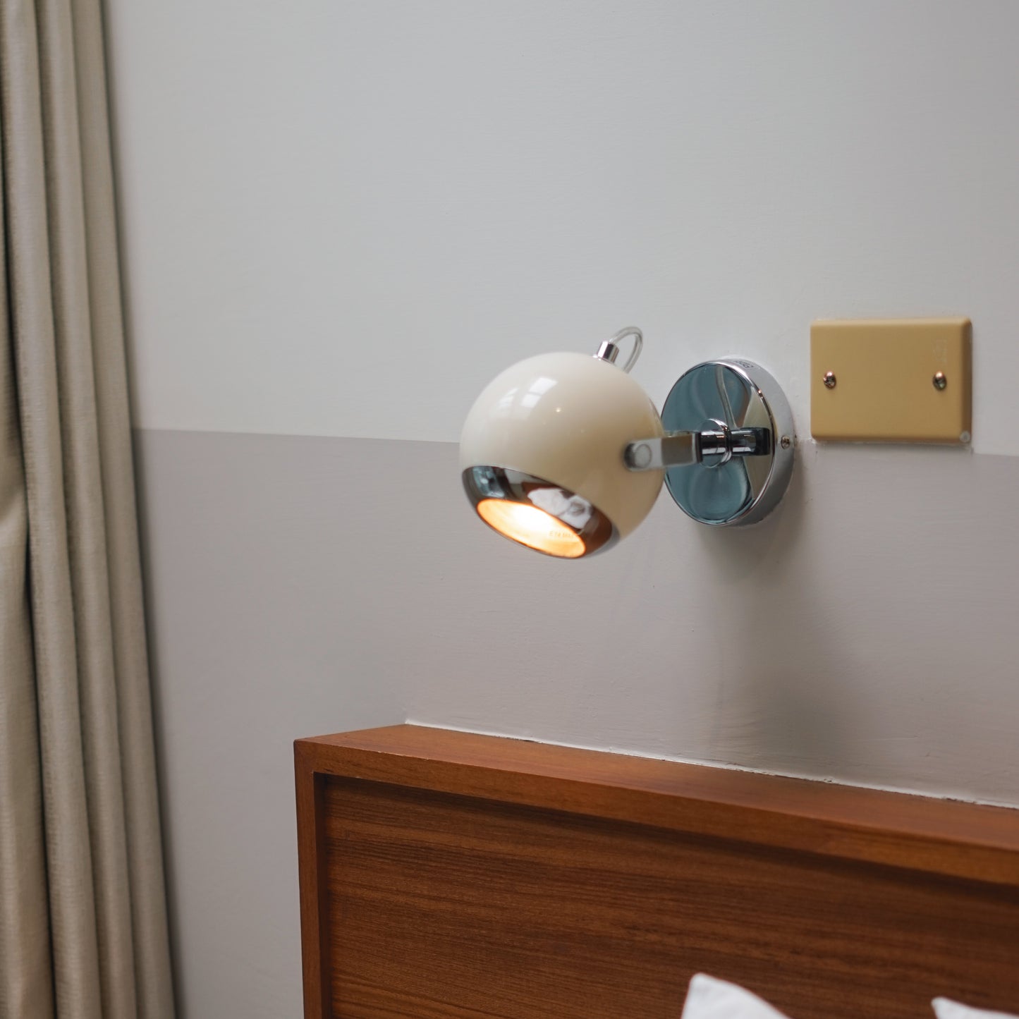 Space Tracker Wall Lamp