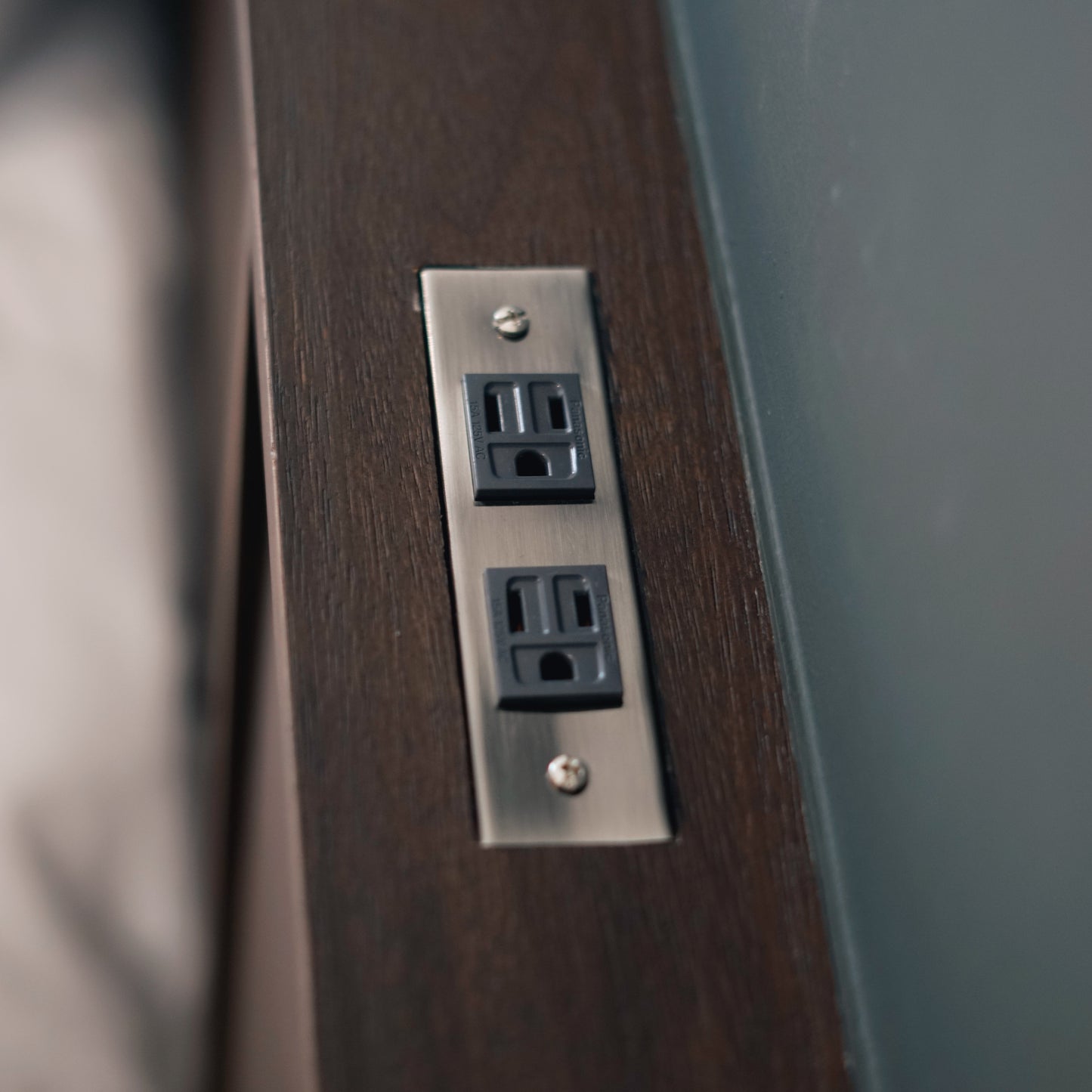 SLIM panel-obsidian black