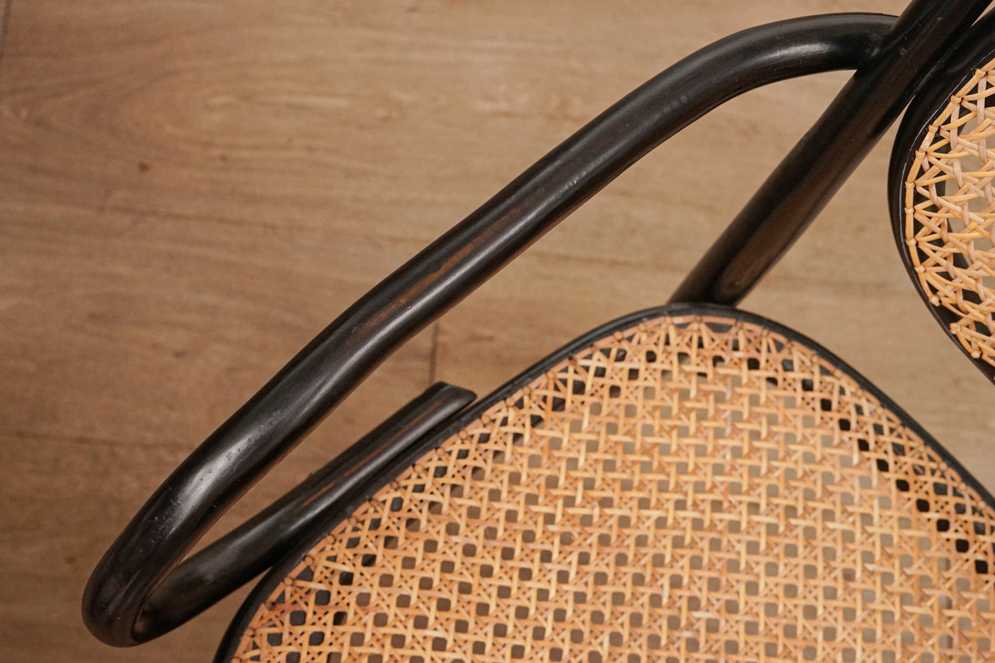 Thonet 經典 扶手藤編椅