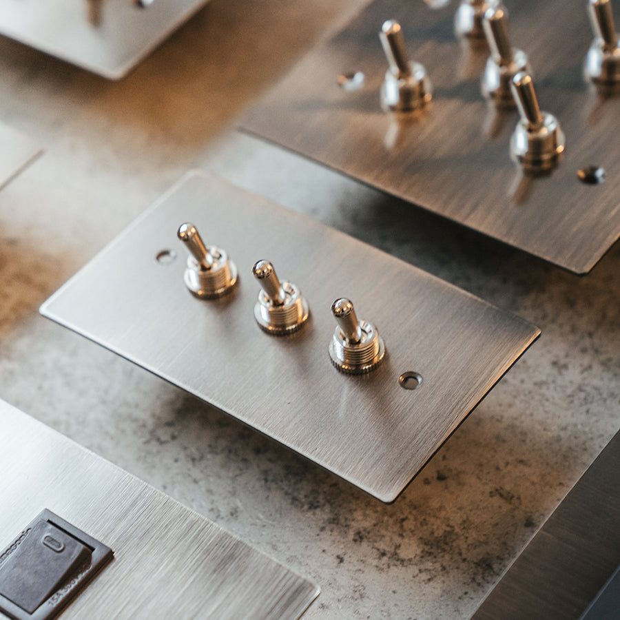 Obsidian black stainless steel panel-lever