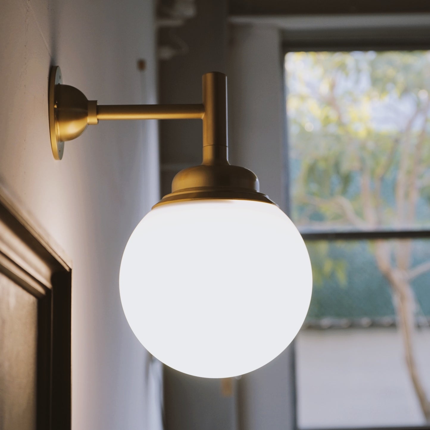 BALL Brass Right Angle Wall Lamp