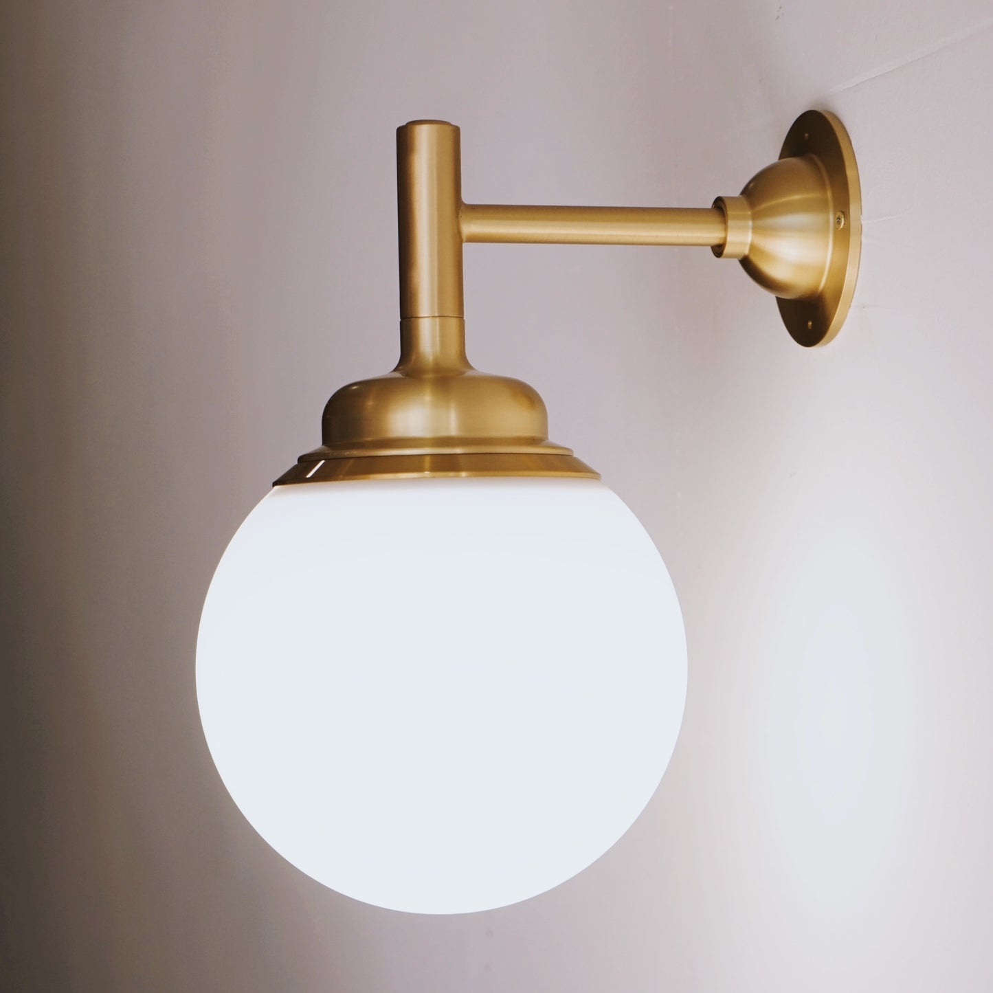 BALL Brass Right Angle Wall Lamp