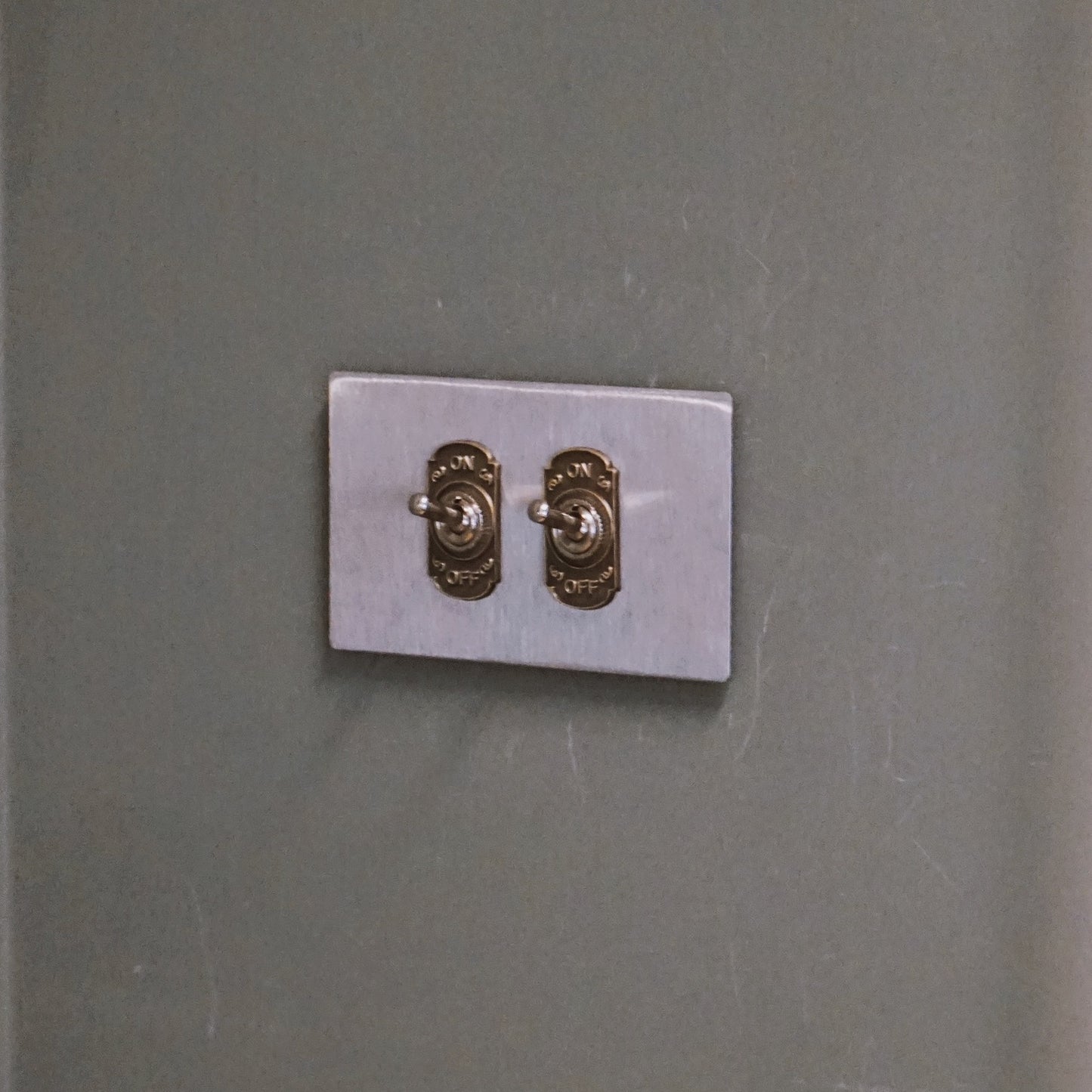 Hairline screwless panel-lever