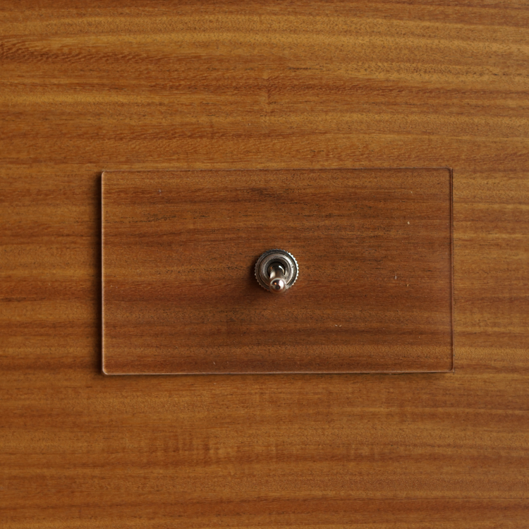 Traceless panel