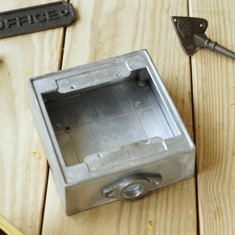 Exposed table-made aluminum box