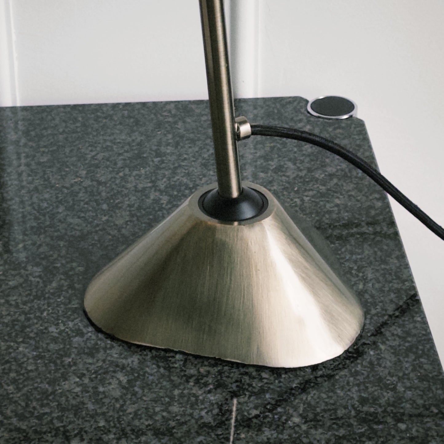 CAVIN table lamp-bronze