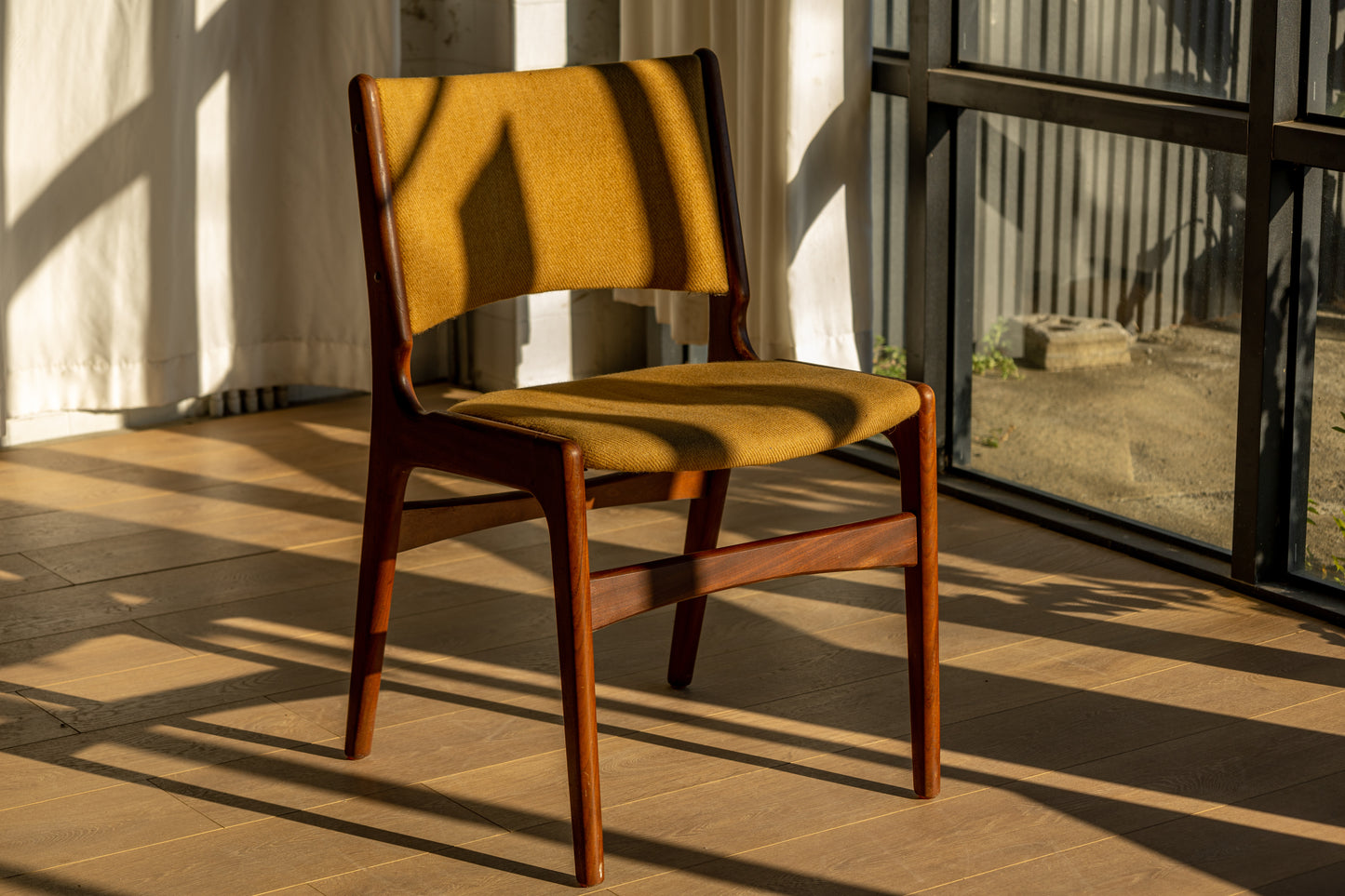 Erik Buch Model 89 玫瑰木餐椅 OLDANMARK