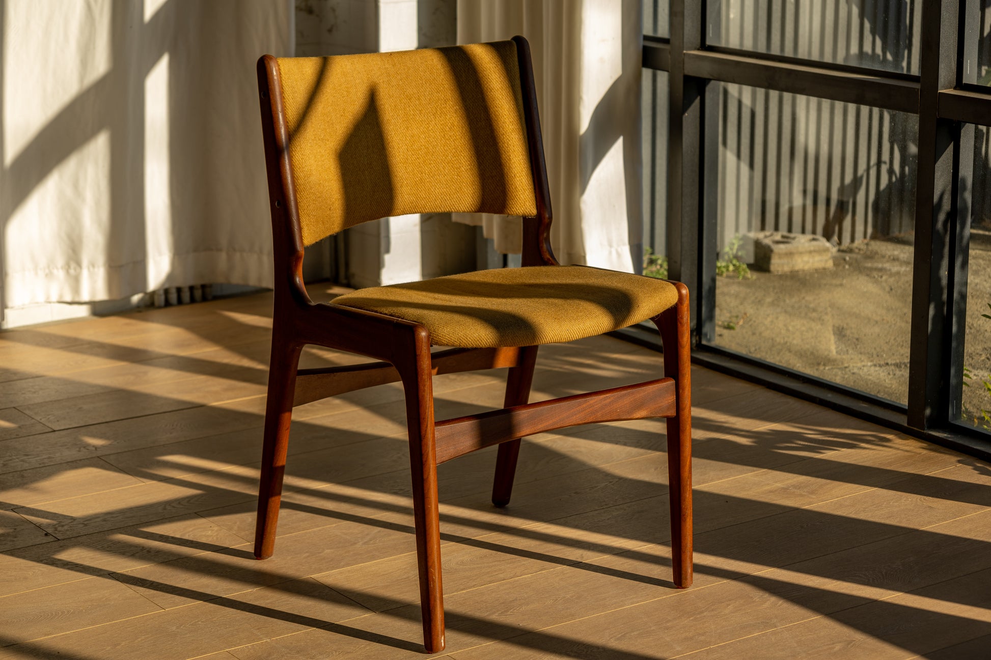 Erik Buch Model 89 玫瑰木餐椅 OLDANMARK