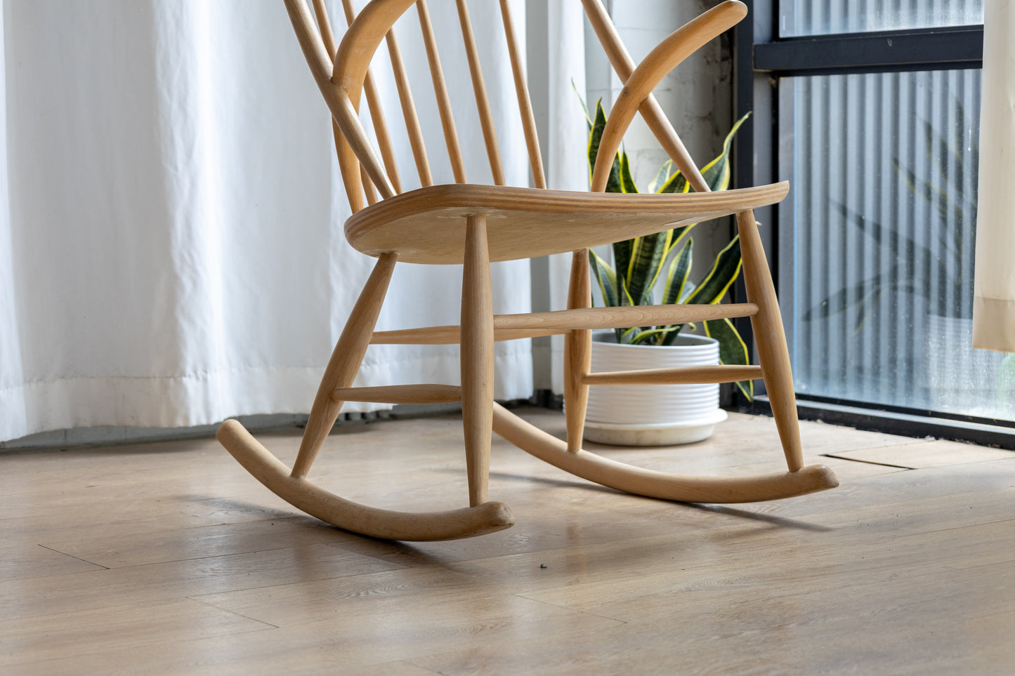 Illum Wikkelsø IW-3 經典搖椅-山毛櫸 OLDANMARK