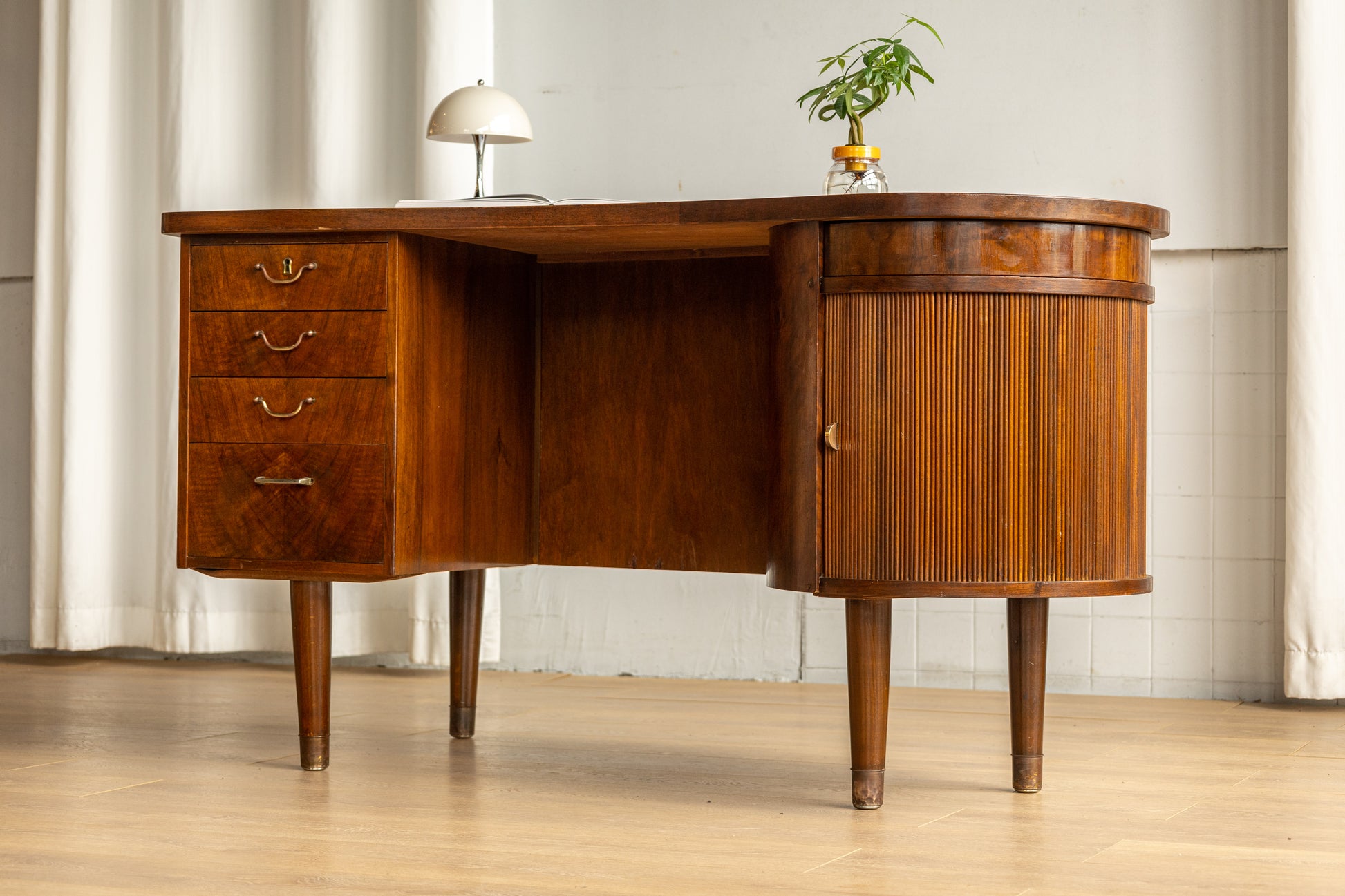 Kai Kristiansen Model 54 桃花心木腎形書桌 OLDANMARK