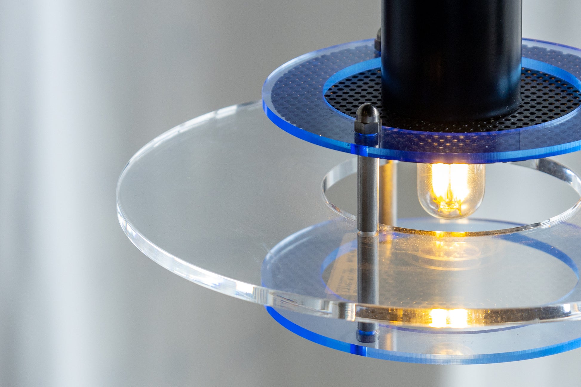 Design Light A/S｜Space Age 壓克力吊燈 OLDANMARK