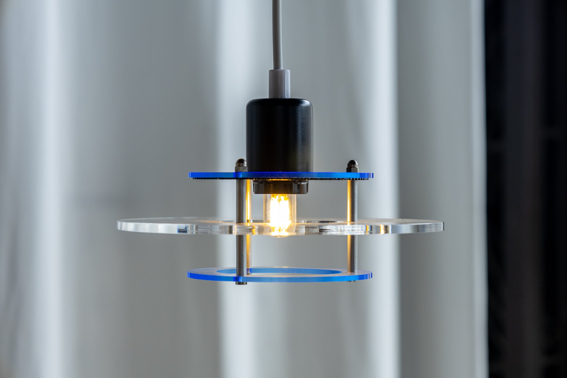Design Light A/S｜Space Age 壓克力吊燈 OLDANMARK
