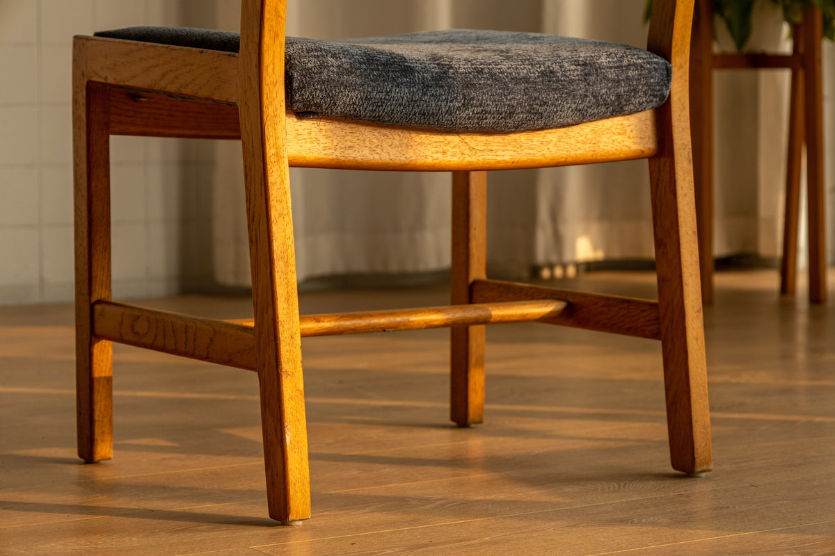 丹麥 Hans J. Wegner 橡木 綠布 無扶手 軟墊椅 OLDANMARK