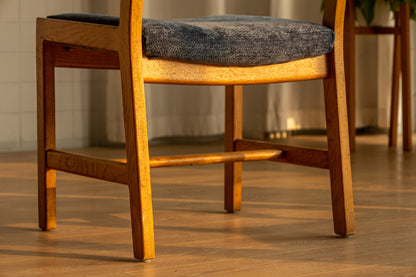 丹麥 Hans J. Wegner 橡木 綠布 無扶手 軟墊椅 OLDANMARK