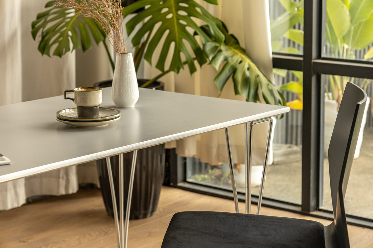 Fritz Hansen 經典餐桌 #淺灰 OLDANMARK