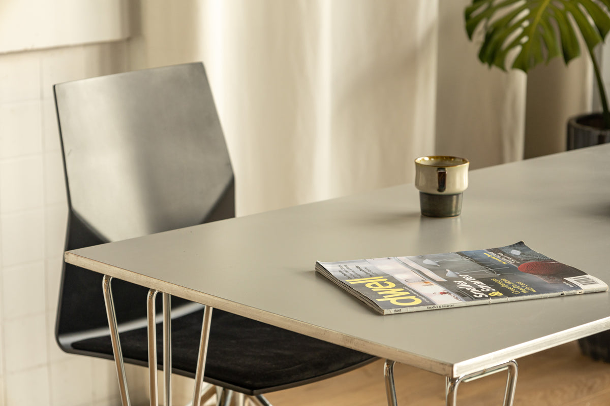 Fritz Hansen 經典餐桌 #淺灰 OLDANMARK