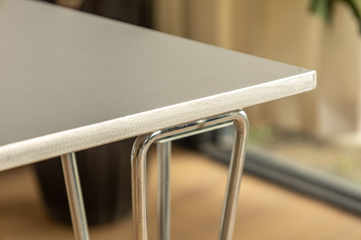Fritz Hansen 經典餐桌 #淺灰 OLDANMARK