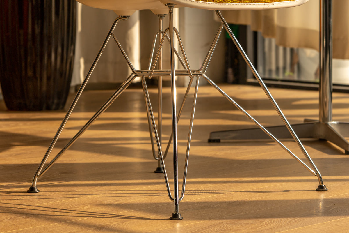 Charles & Ray Eames DAR Armchair OLDANMARK