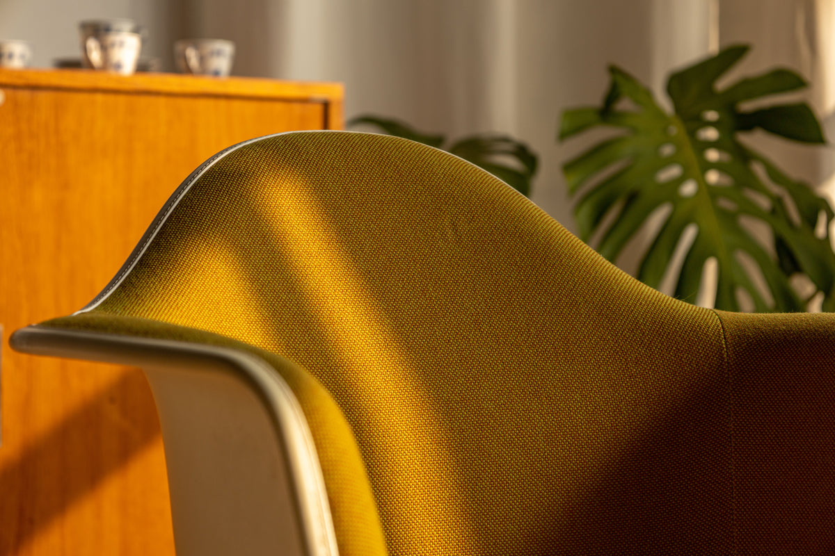 Charles & Ray Eames DAR Armchair OLDANMARK