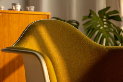Charles & Ray Eames DAR Armchair OLDANMARK