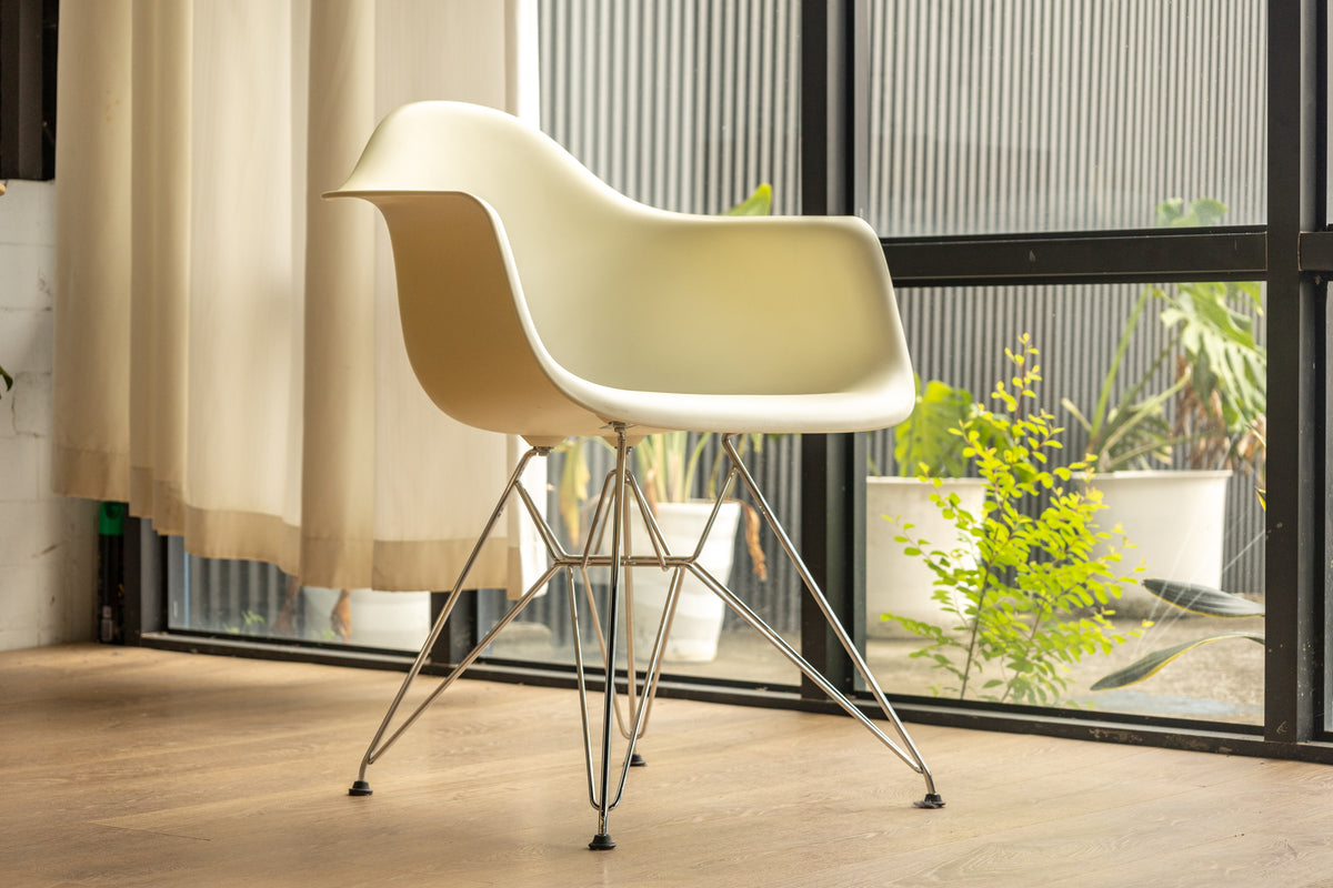 Charles & Ray Eames DAR Armchair #純白 OLDANMARK
