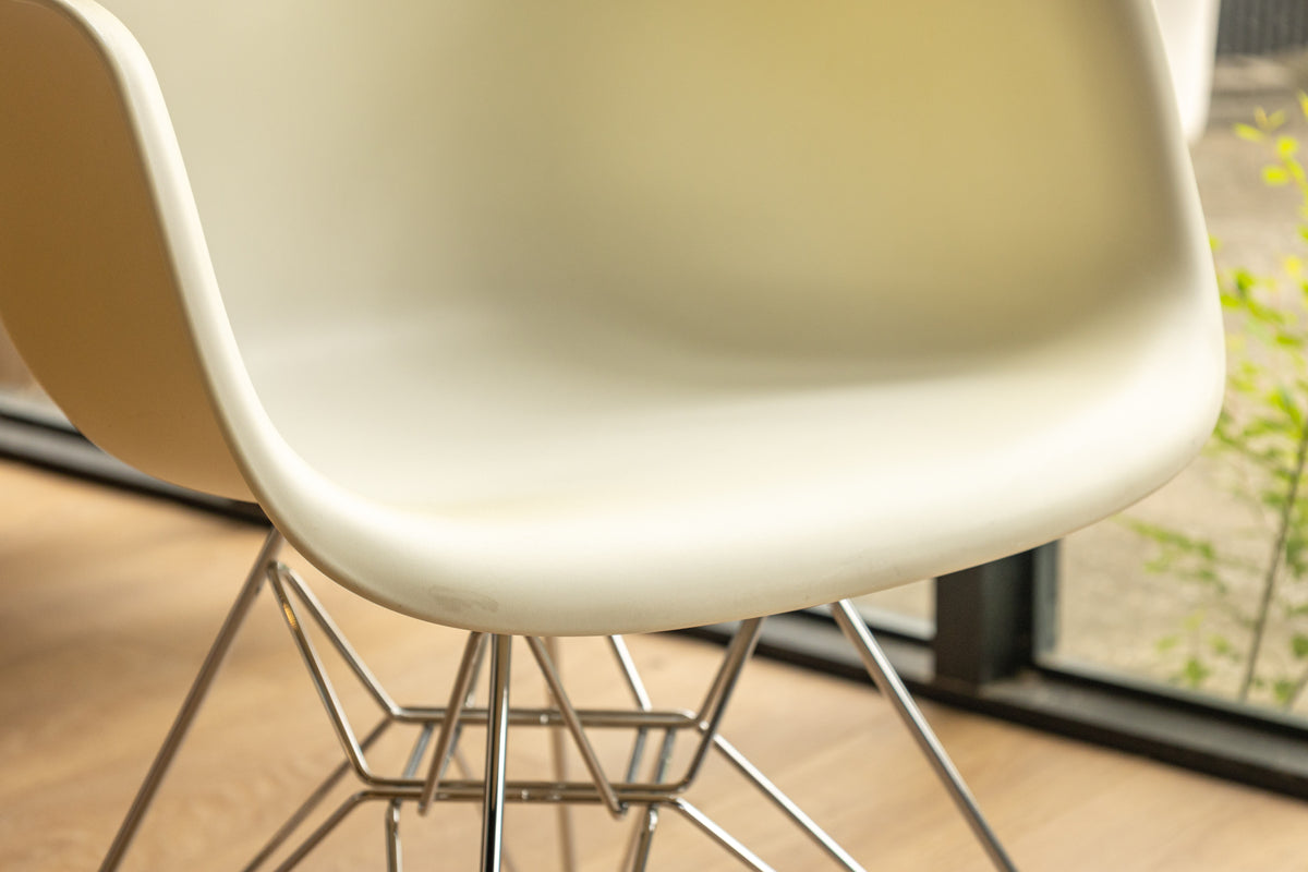 Charles & Ray Eames DAR Armchair #純白 OLDANMARK