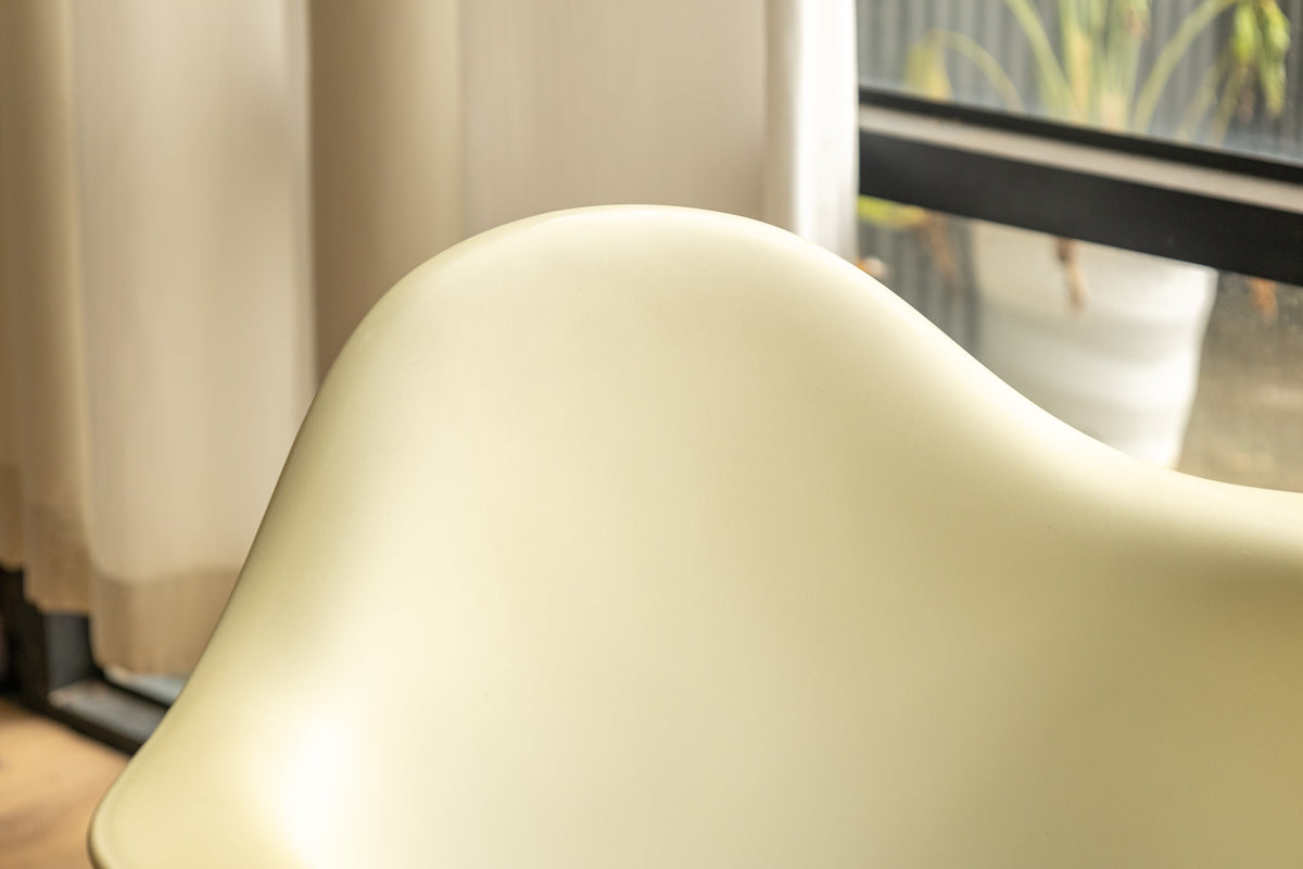 Charles & Ray Eames DAR Armchair #純白 OLDANMARK
