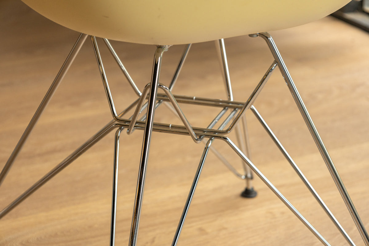 Charles & Ray Eames DAR Armchair #純白 OLDANMARK