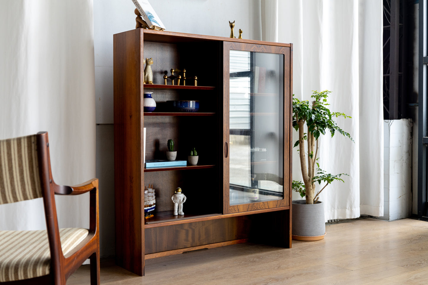 丹麥 柚木 典雅 半開放 展示櫃 (副本) OLDANMARK