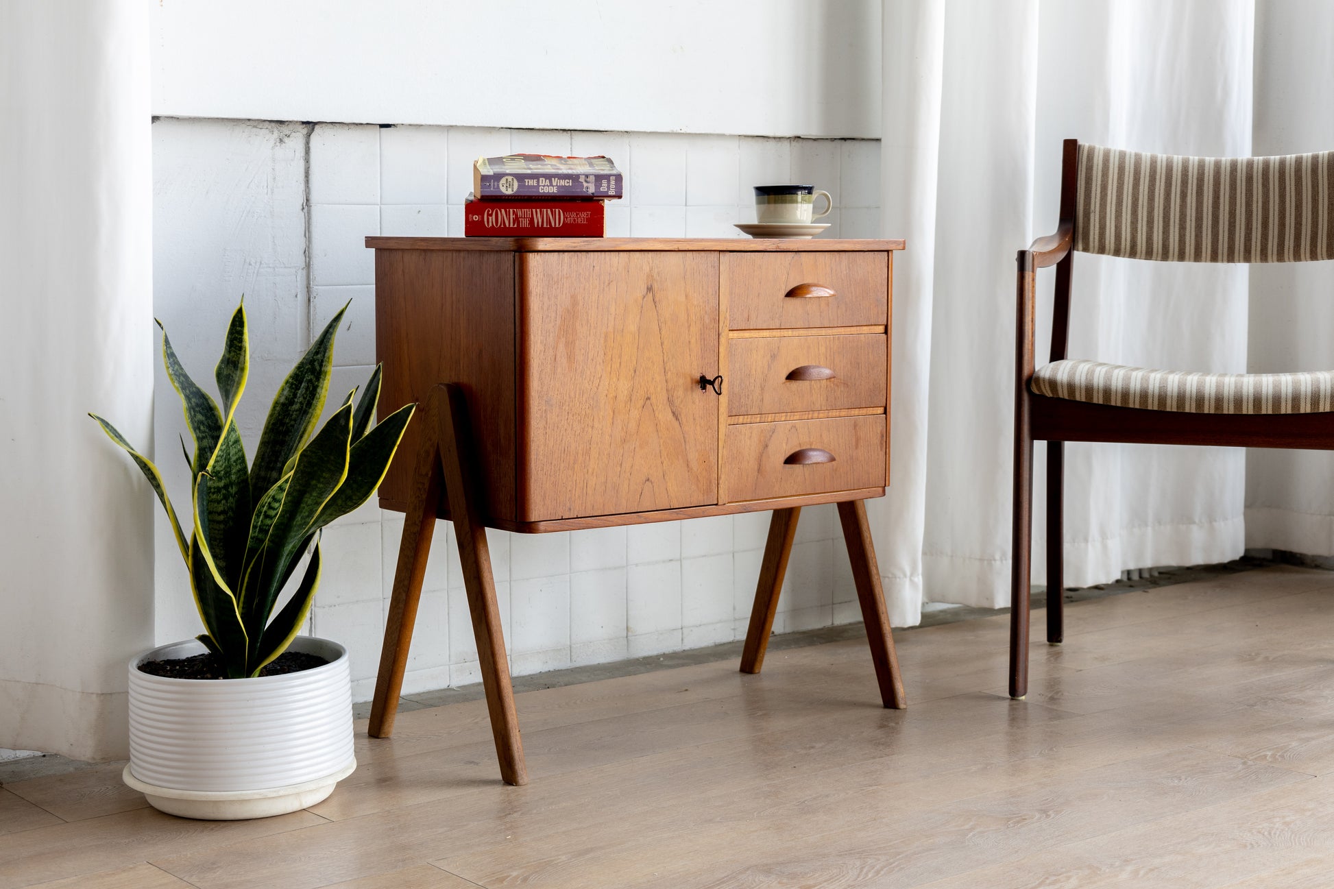 丹麥 柚木 A字腳 三抽 單門 邊櫃 OLDANMARK